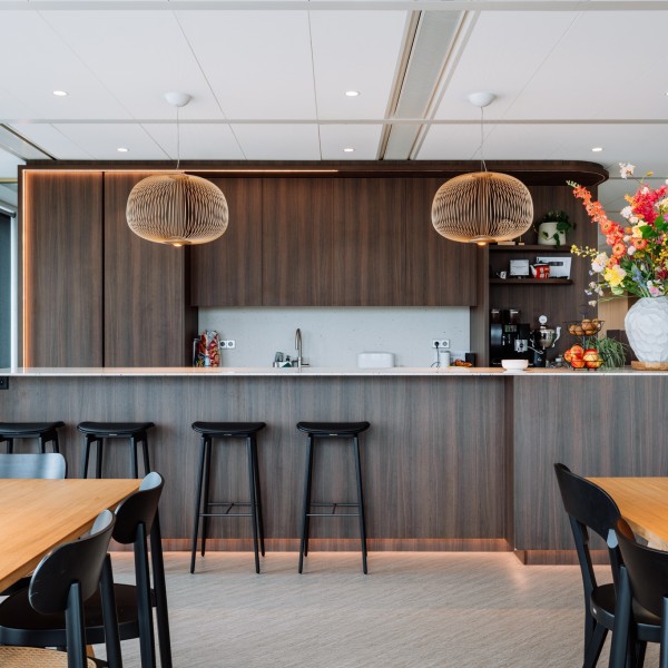 BESPARK-Tsavo-Wonderwoods-kantoor-pantry-houten-interieur