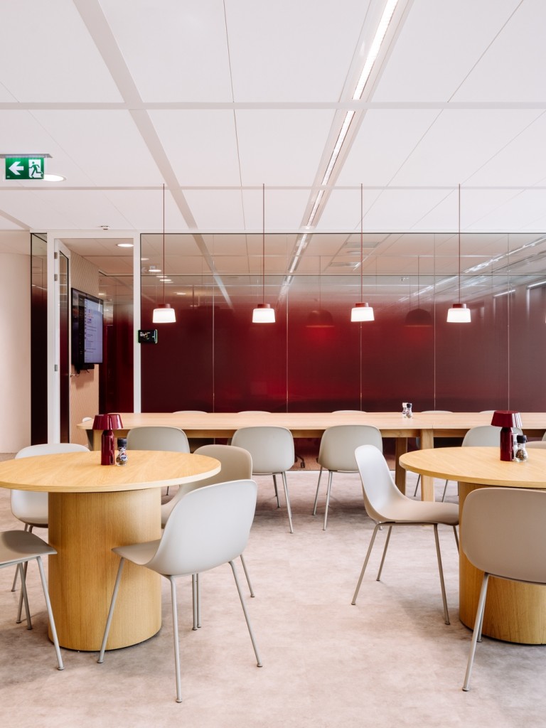 Turn-Key office furnishing for Kramp in Wonderwoods