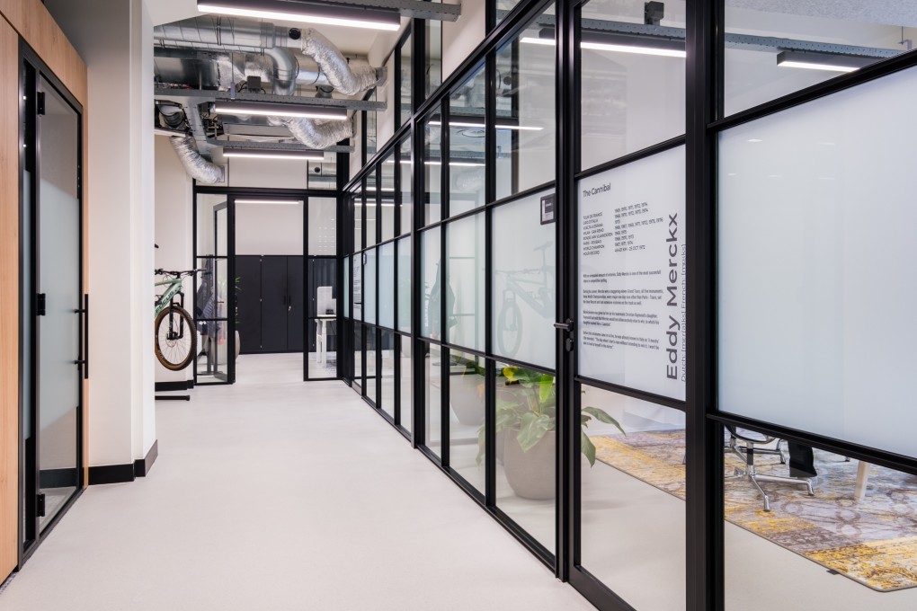 bespark-bbbcycling-kantoor-renovatie-glas-systemen