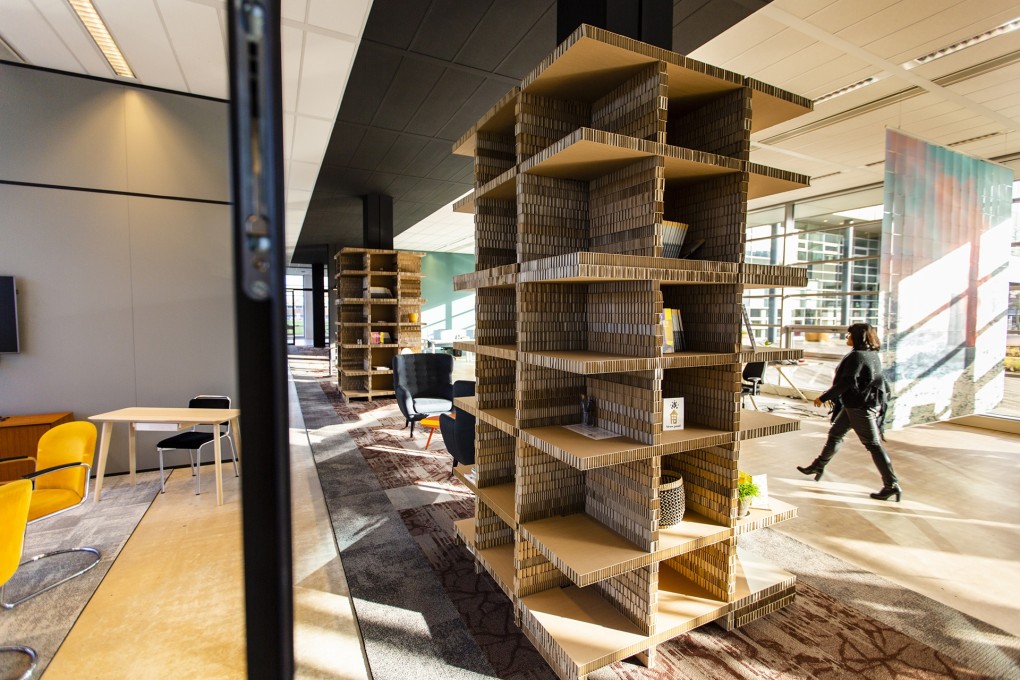 mare-kantoor-amsterdam-interieur-boekenwand