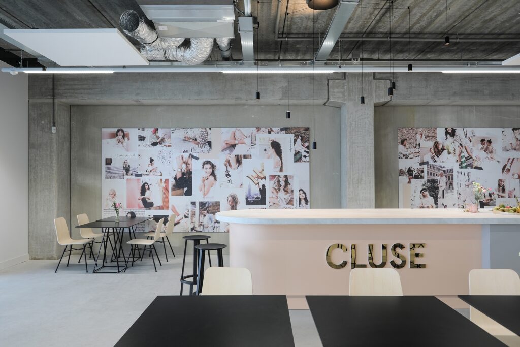 Cluse hoofdkantoor door BESPARK